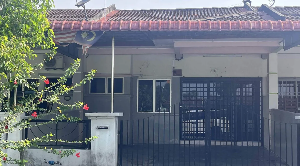 rumah-teres-satu-tingkat-untuk-dijual-di-taman-tronoh-hijau-tronoh-06