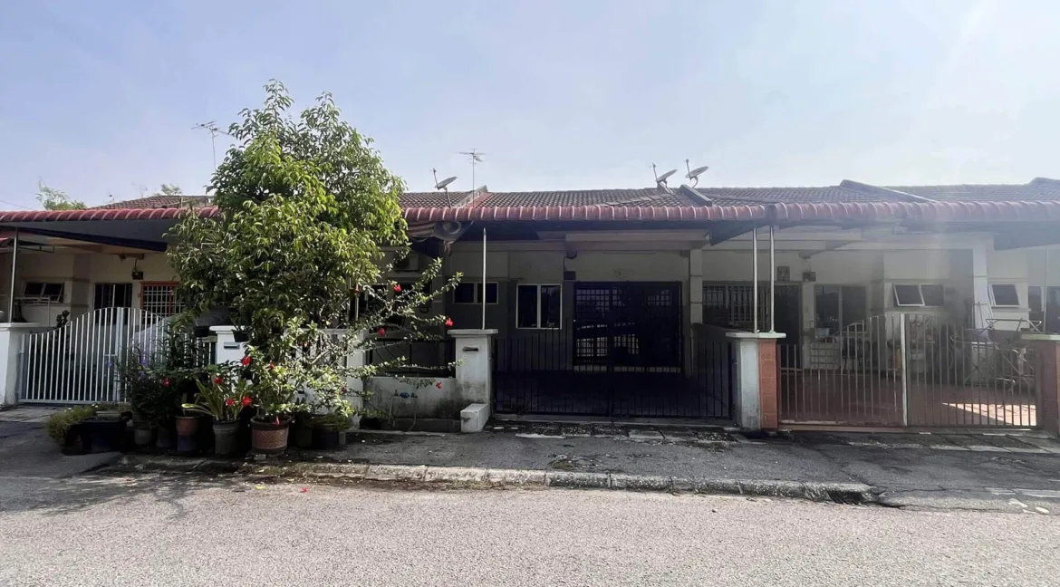 rumah-teres-satu-tingkat-untuk-dijual-di-taman-tronoh-hijau-tronoh-07