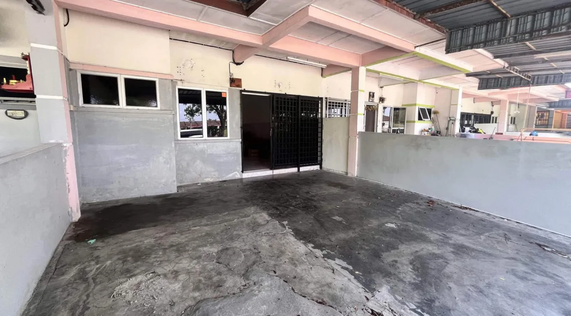 rumah-teres-satu-tingkat-untuk-dijual-di-taman-tronoh-hijau-tronoh-08