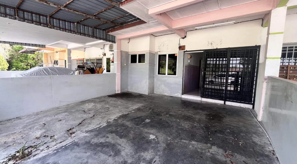 rumah-teres-satu-tingkat-untuk-dijual-di-taman-tronoh-hijau-tronoh-09
