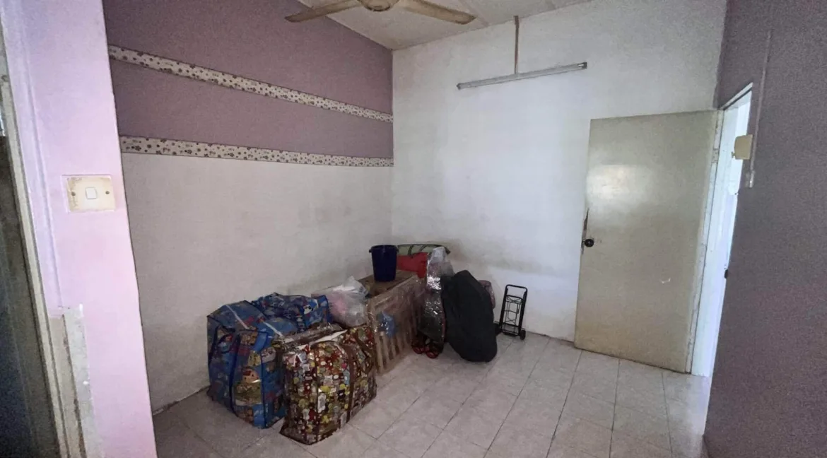 rumah-teres-satu-tingkat-untuk-dijual-di-taman-tronoh-hijau-tronoh-20