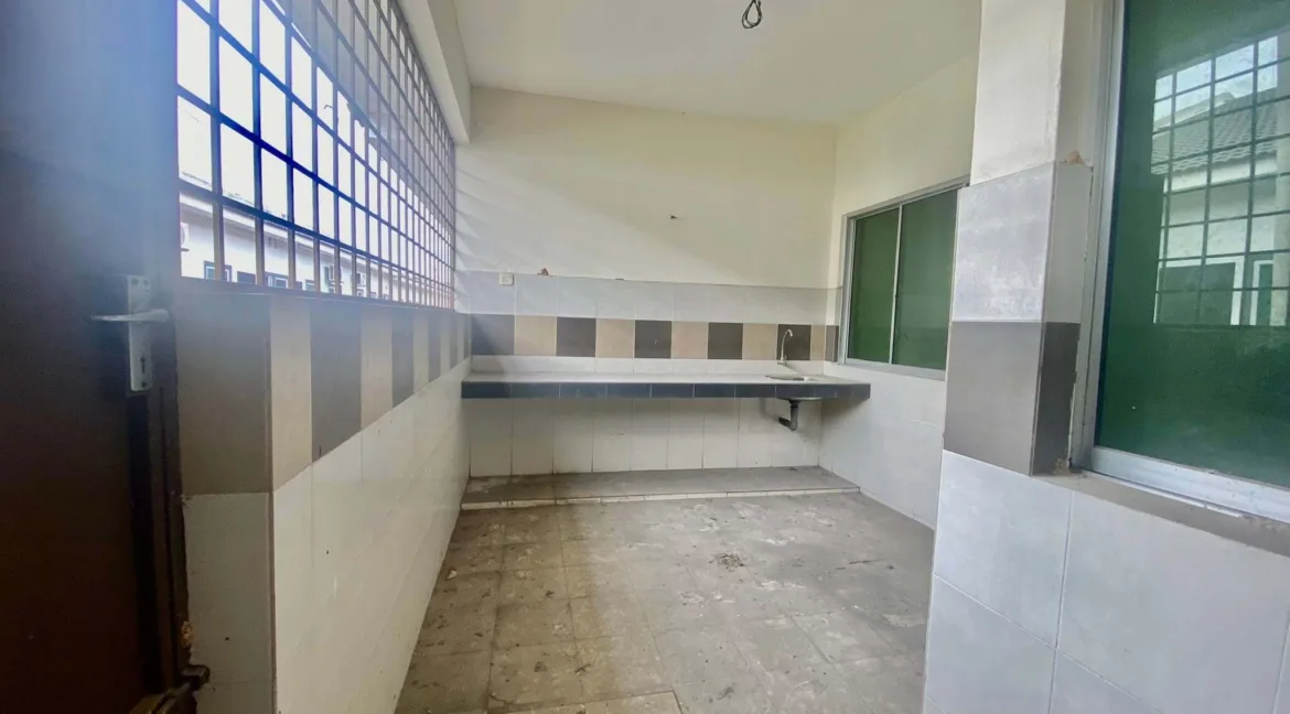rumah-teres-setingkat-untuk-dijual-di-taman-raia-gemilang-kampung-kepayang-07