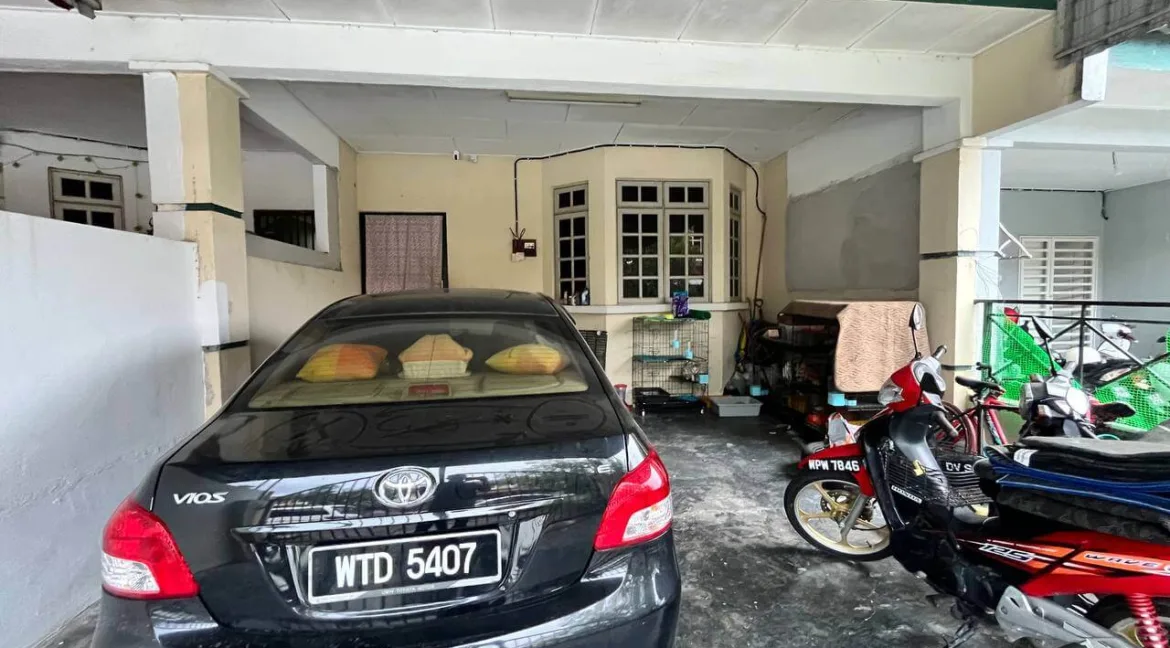 rumah-teres-2-tingkat-untuk-dijual-di-taman-putra-permai-bercham-02