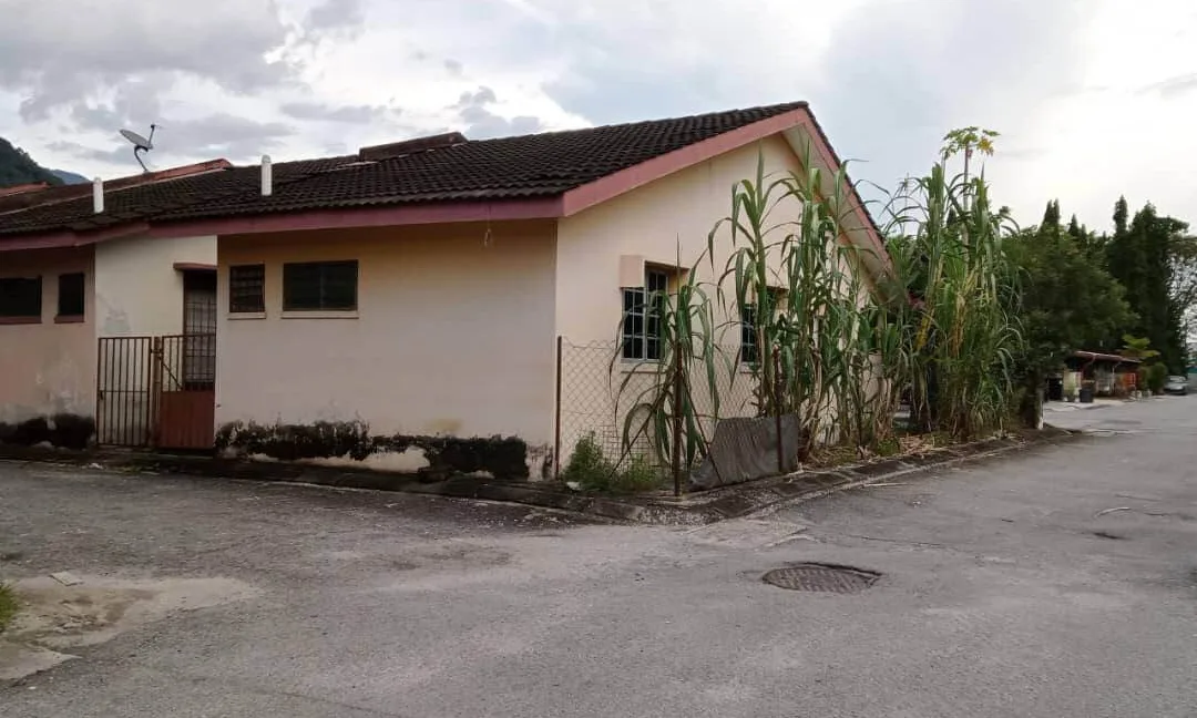 rumah-teres-corner-lot-untuk-dijual-taman-angkasa-kampar-02