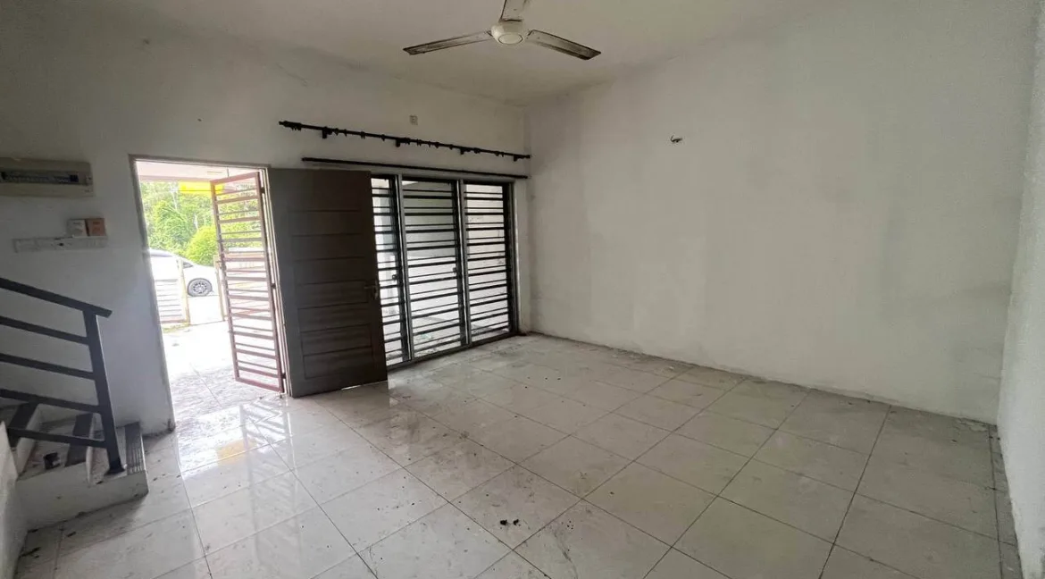 rumah-teres-dua-tingkat-untuk-dijual-di-taman-anggerik-batu-gajah-08