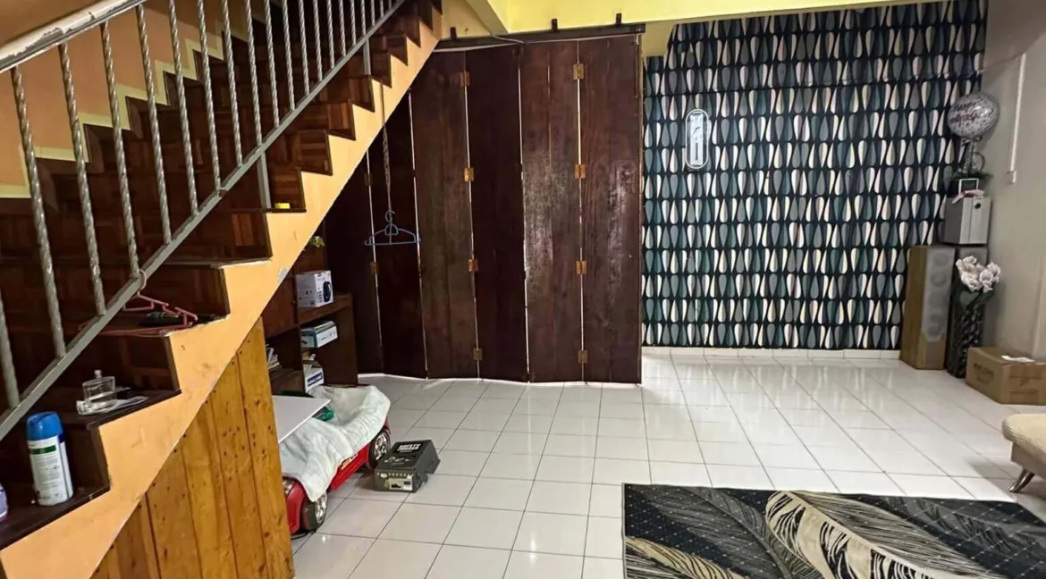 rumah-teres-dua-tingkat-untuk-dijual-di-taman-desa-lang-indah-gunung-lang-04