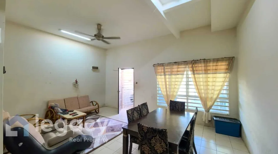 rumah-teres-dua-tingkat-untuk-dijual-di-taman-meru-suria-chemor-07