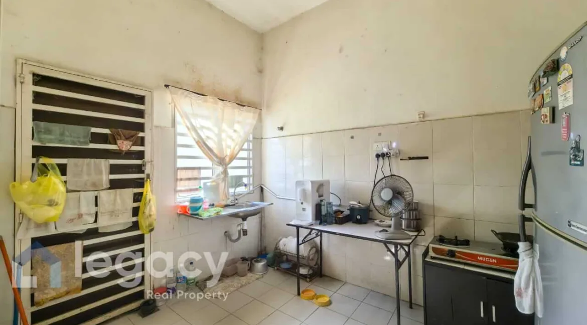 rumah-teres-dua-tingkat-untuk-dijual-di-taman-meru-suria-chemor-10