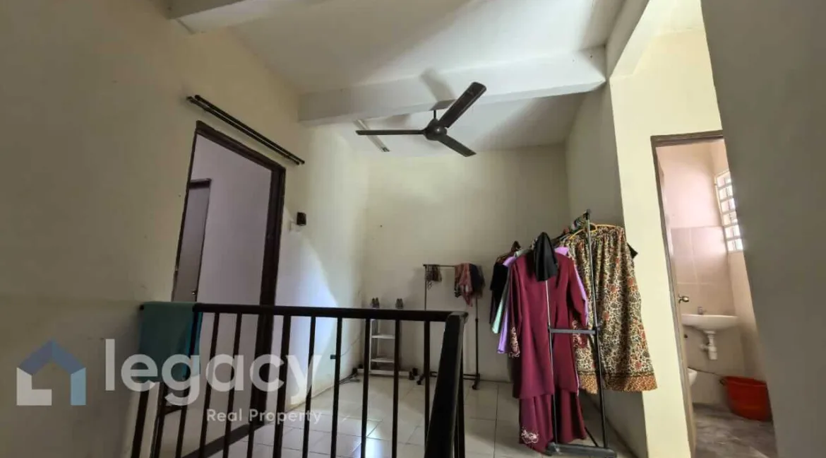 rumah-teres-dua-tingkat-untuk-dijual-di-taman-meru-suria-chemor-12
