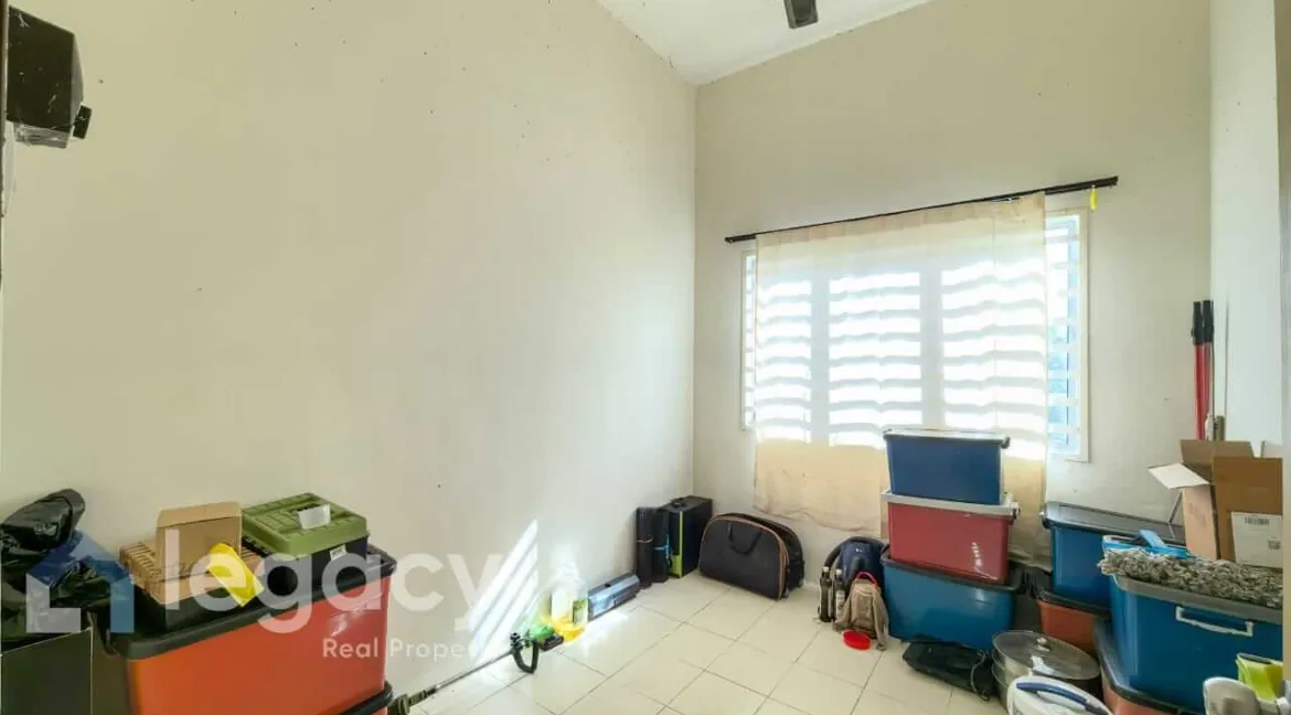 rumah-teres-dua-tingkat-untuk-dijual-di-taman-meru-suria-chemor-17