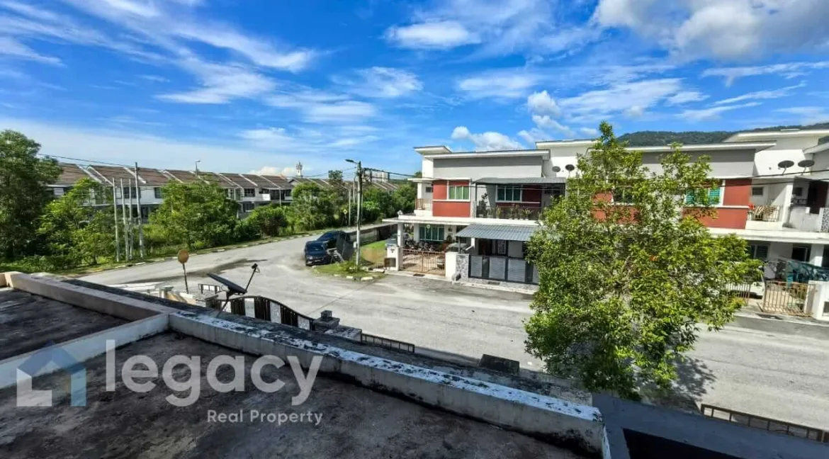 rumah-teres-dua-tingkat-untuk-dijual-di-taman-meru-suria-chemor-18