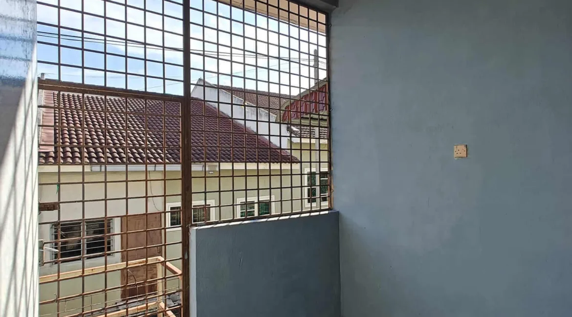 rumah-teres-setingkat-untuk-dijual-di-taman-bunga-raya-kuala-kangsar-04