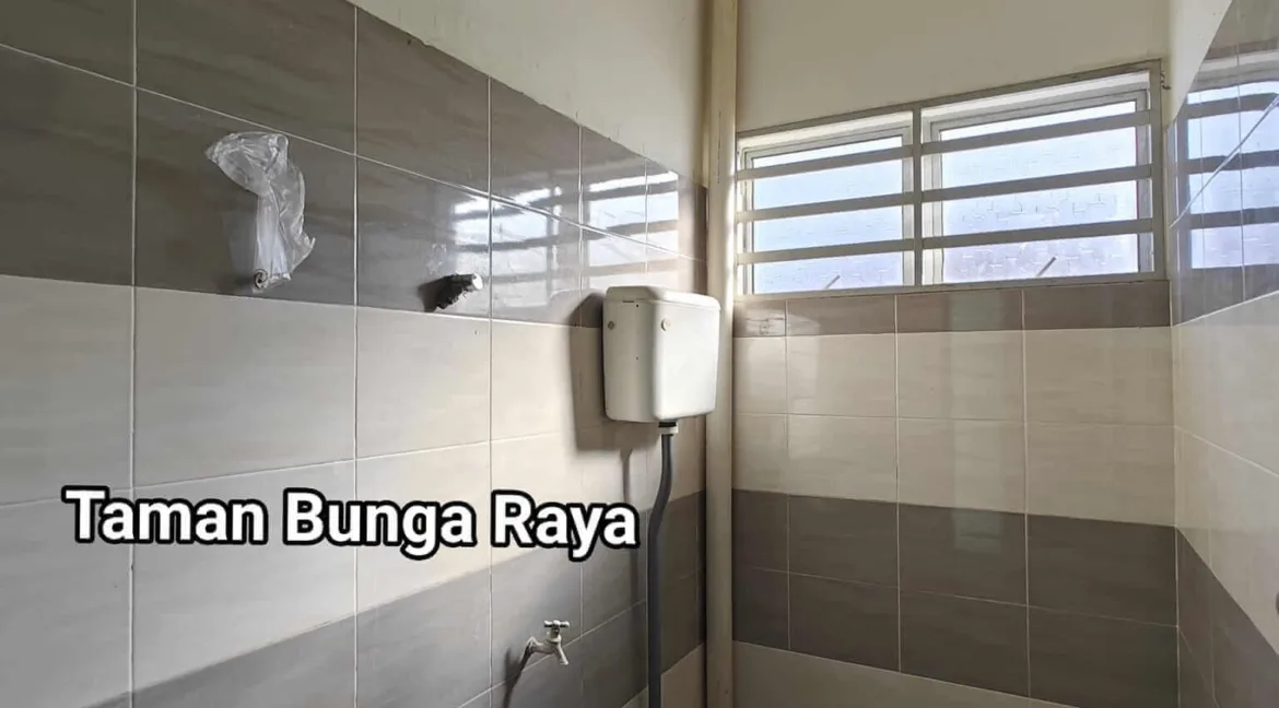 rumah-teres-setingkat-untuk-dijual-di-taman-bunga-raya-kuala-kangsar-08