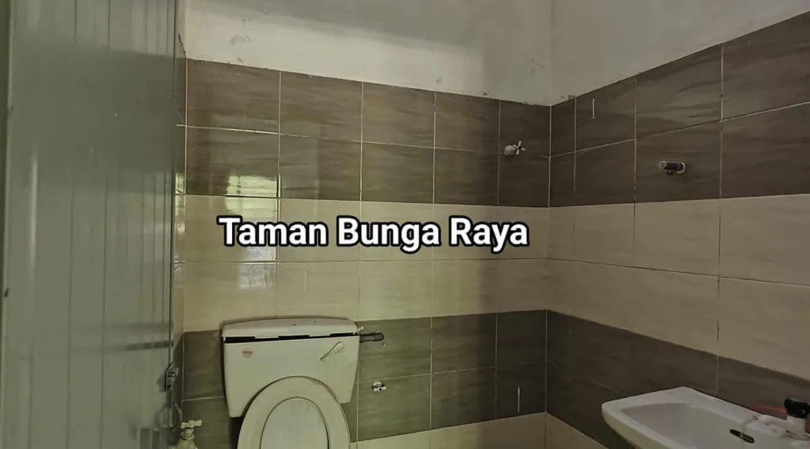 rumah-teres-setingkat-untuk-dijual-di-taman-bunga-raya-kuala-kangsar-09