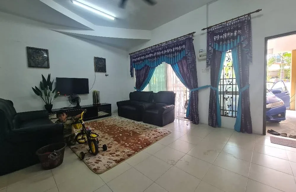 rumah-teres-dua-tingkat-taman-tawas-indah-04