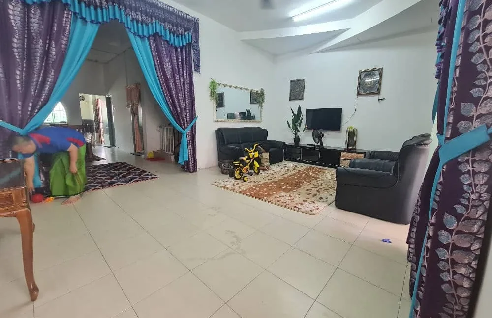 rumah-teres-dua-tingkat-taman-tawas-indah-05