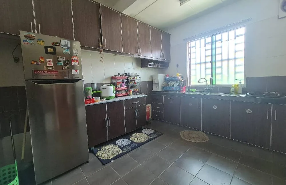 rumah-teres-dua-tingkat-taman-tawas-indah-06