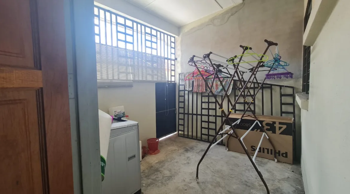 rumah-teres-dua-tingkat-taman-tawas-indah-07