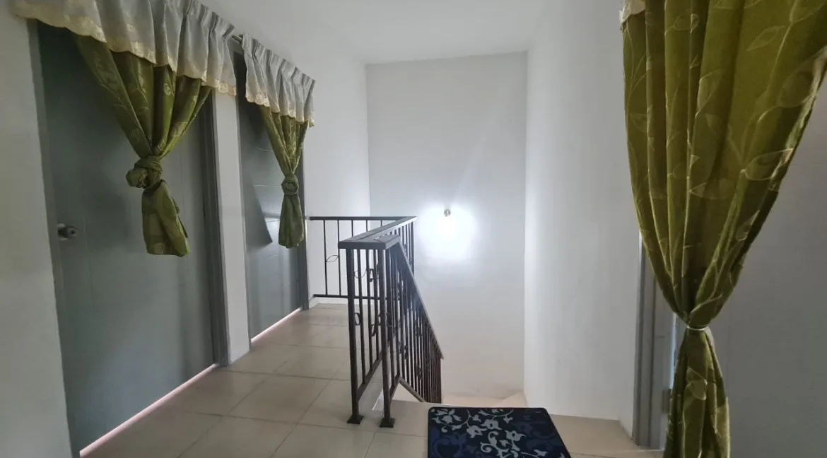 rumah-teres-dua-tingkat-taman-tawas-indah-08