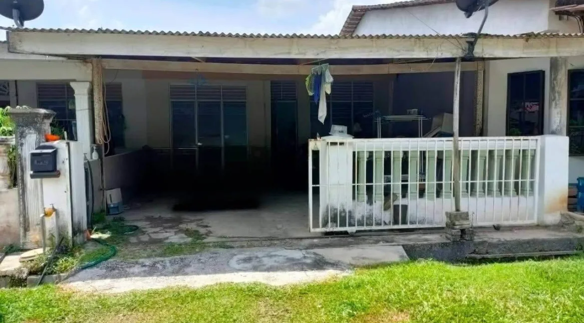 Rumah Teres untuk dijual di RPA Mior Aris, Kuala Kangsar.
