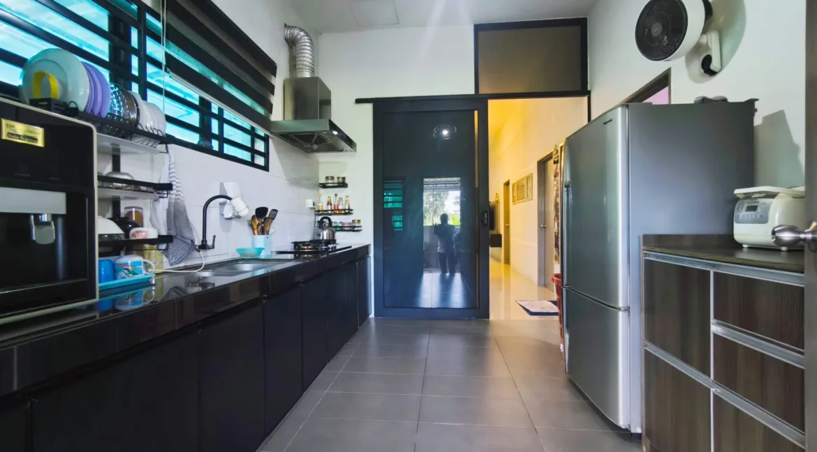 rumah-teres-setingkat-end-lot-taman-seri-raia-21