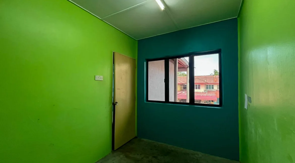 rumah-kos-rendah-dua-tingkat-taman-chepor-raya-18
