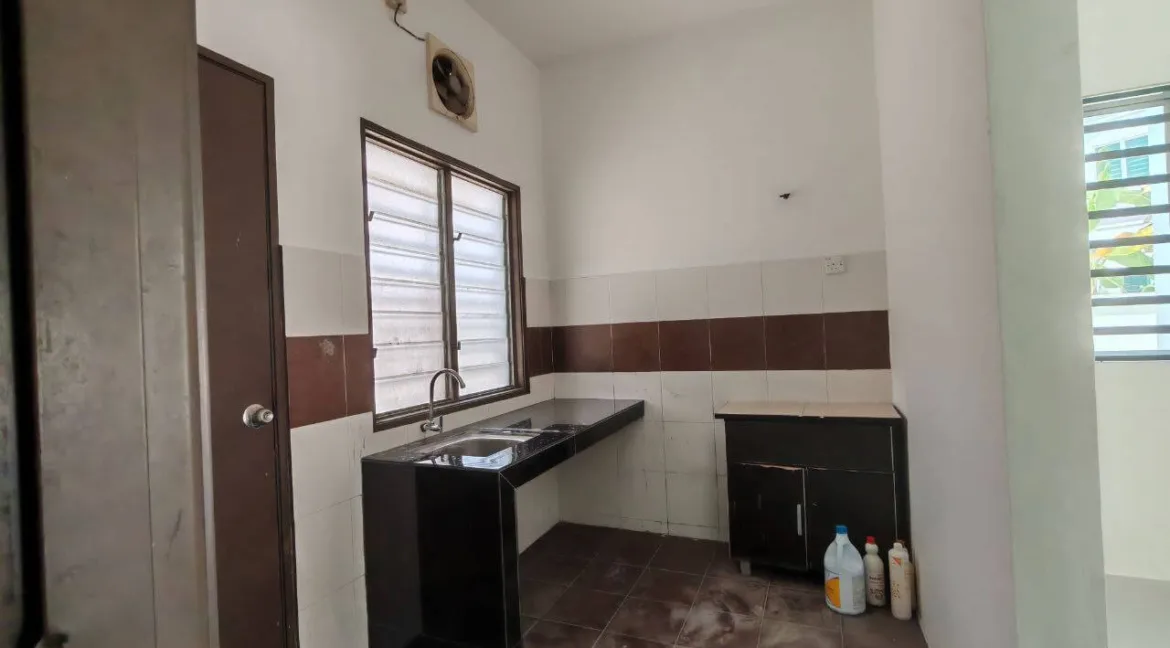 rumah-teres-bandar-universiti-end-lot-ai-13