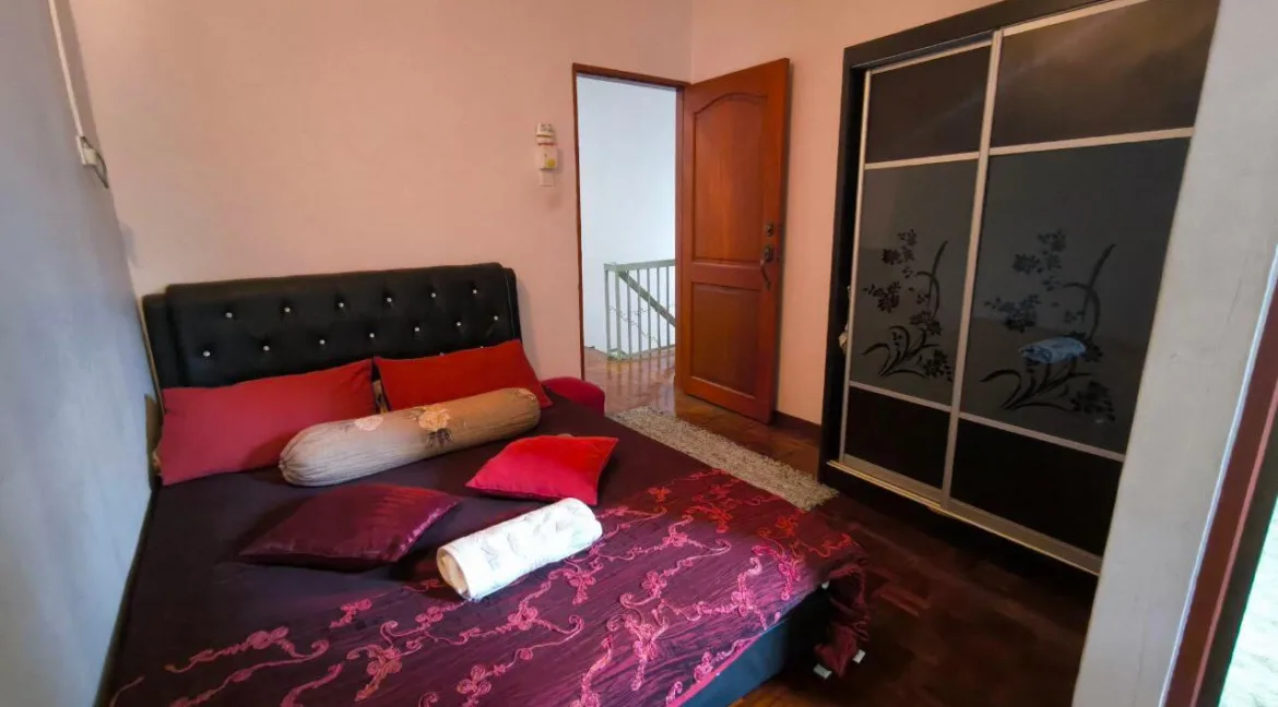 rumah-teres-dua-tingkat-rapat-setia-baru-14