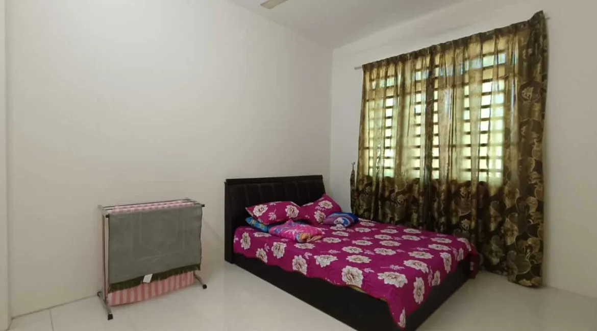 rumah-teres-taman-chandan-putri-13