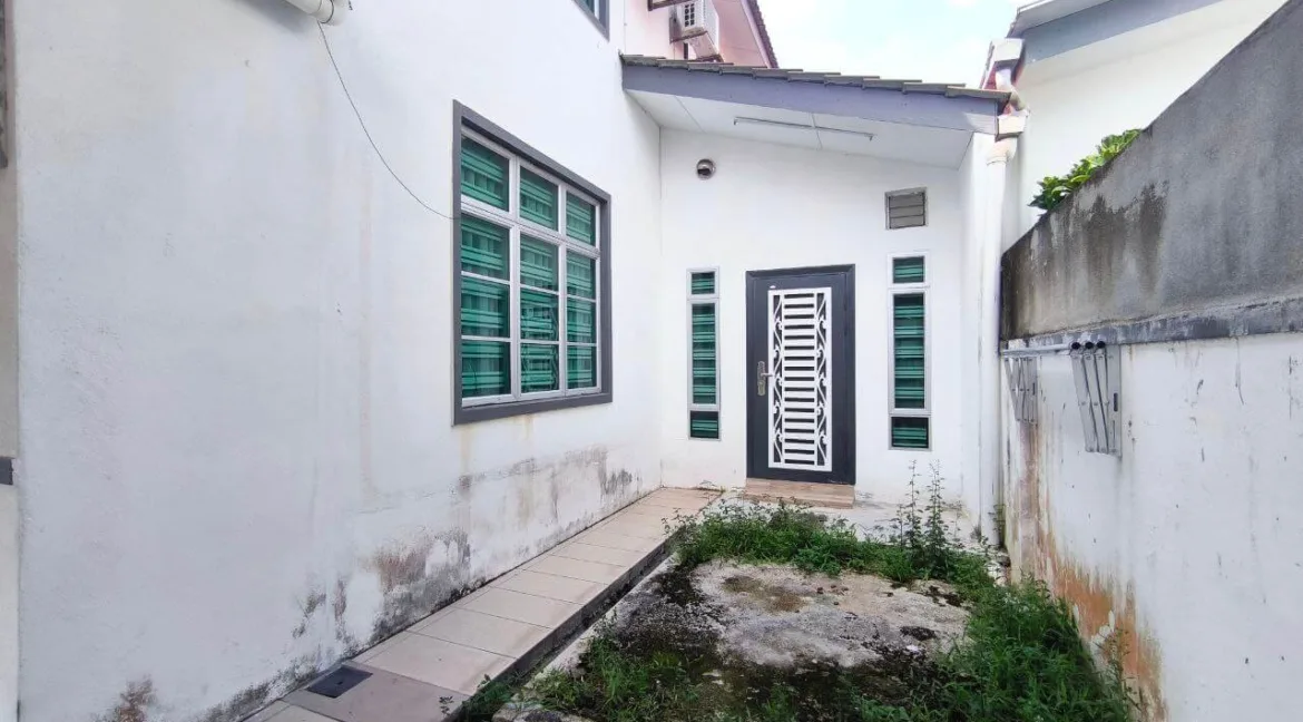 semi-d-dua-tingkat-taman-desa-manjung-16