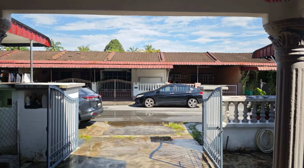 teres-setingkat-taman-indah-pengkalan-aor-02
