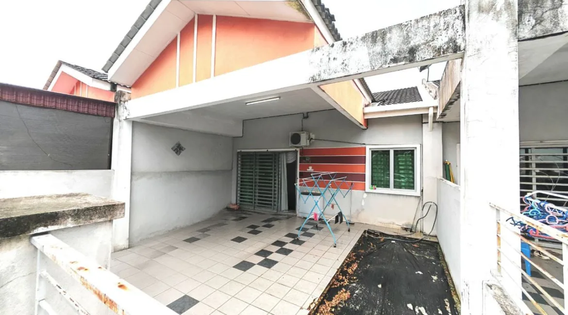 teres-setingkat-taman-lakeville-seri-iskandar-02