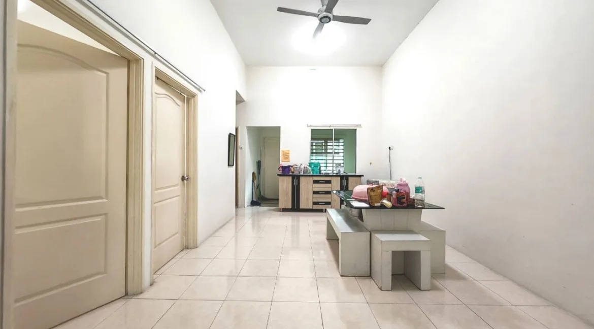 teres-setingkat-taman-lakeville-seri-iskandar-10