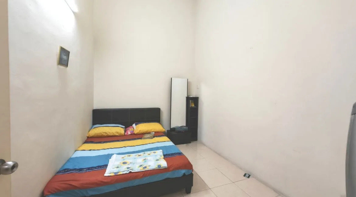 teres-setingkat-taman-lakeville-seri-iskandar-15