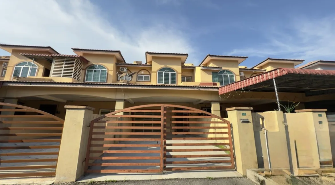 Rumah teres dua tingkat untuk dijual di Taman Puncak Bougainvillea, Kuala Kangsar, Perak