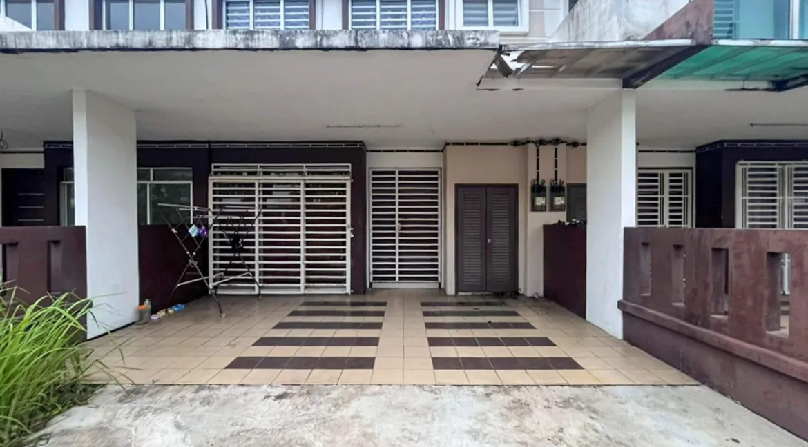 rumah-teres-dua-tingkat-untuk-dijual-meru-perdana-2-ipoh-03