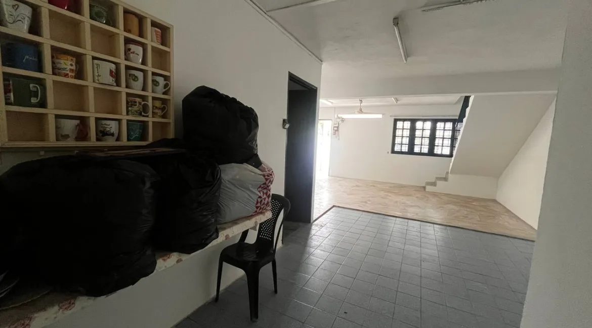 rumah-teres-dua-tingkat-untuk-dijual-taman-saga-tambun-04