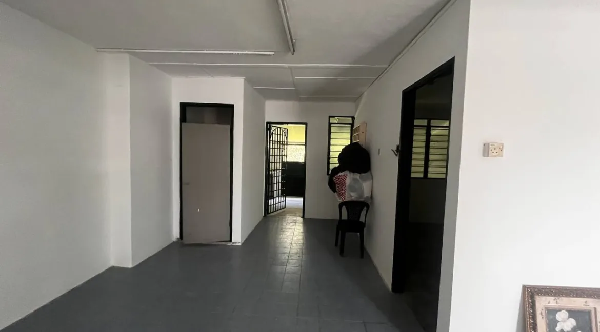 rumah-teres-dua-tingkat-untuk-dijual-taman-saga-tambun-06
