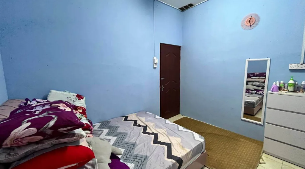 rumah-teres-setingkat-untuk-dijual-taman-bistari-sg-wangi-sitiawan-11
