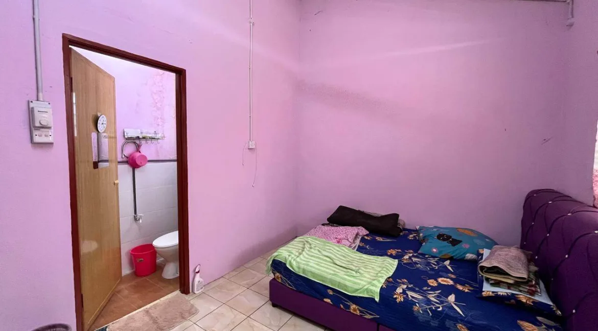 rumah-teres-setingkat-untuk-dijual-taman-bistari-sg-wangi-sitiawan-16