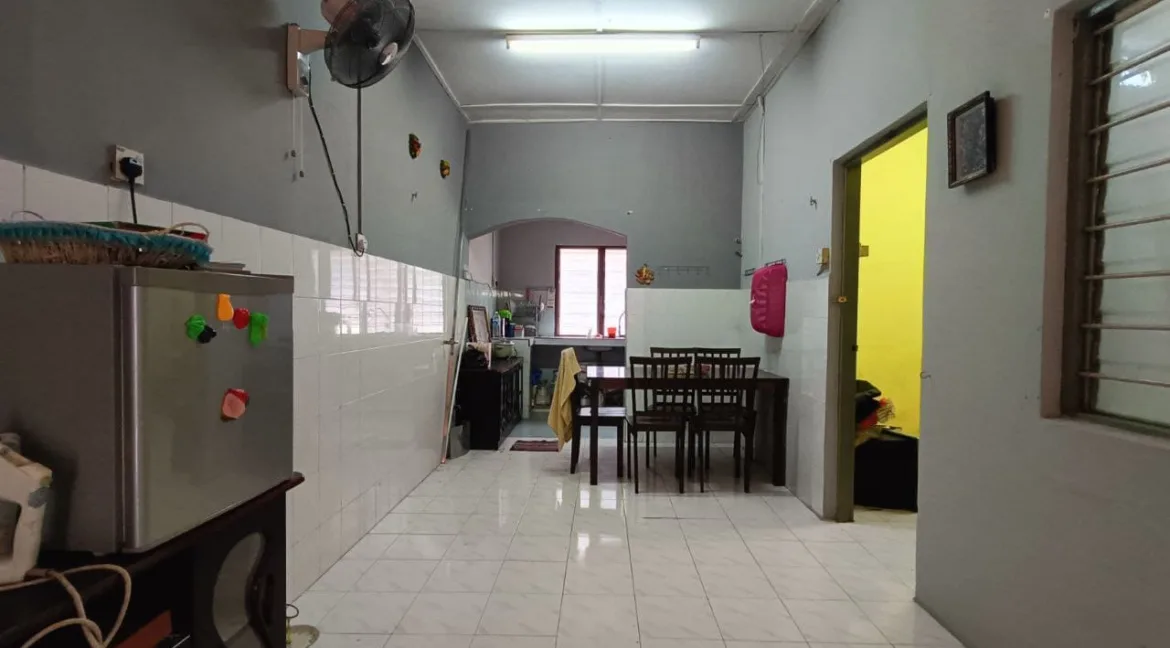 rumah-teres-setingkat-untuk-dijual-taman-seri-megah-ipoh-06
