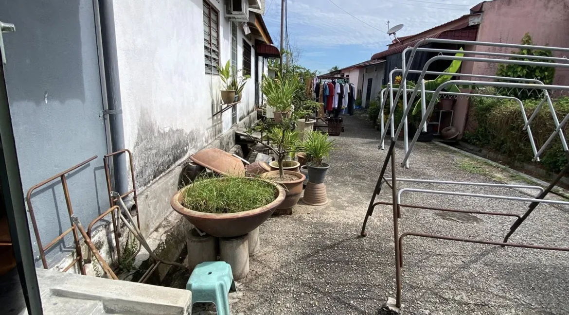 rumah-teres-untuk-dijual-taman-lembah-permai-batu-gajah-10