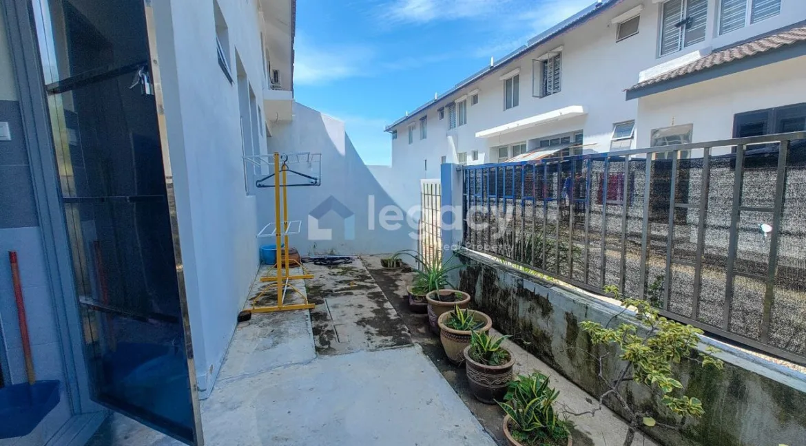 teres-dua-tingkat-untuk-dijual-taman-pantai-damai-pantai-remis-25