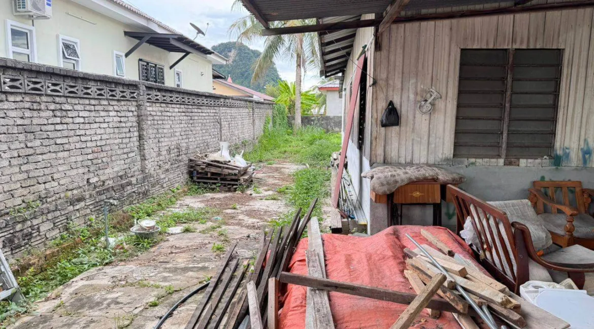rumah-kayu-separuh-batu-untuk-dijual-batu-5-tambun-ipoh-03