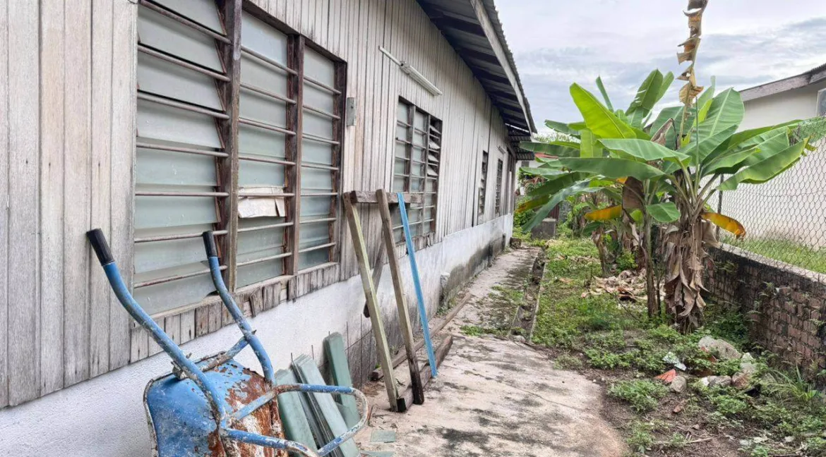 rumah-kayu-separuh-batu-untuk-dijual-batu-5-tambun-ipoh-04