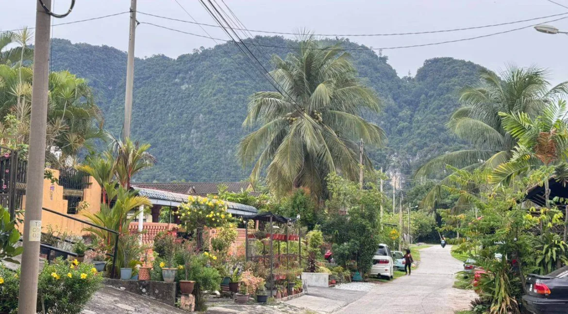 rumah-kayu-separuh-batu-untuk-dijual-batu-5-tambun-ipoh-05