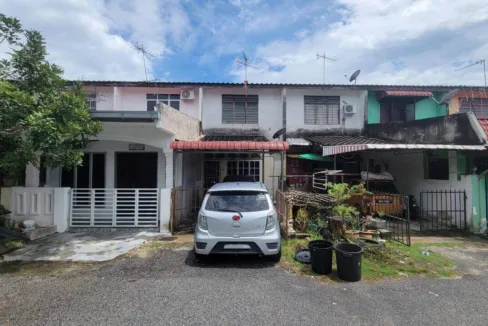 Rumah Teres Dua Tingkat Untuk Dijual di Kampung Bahagia, Teluk Intan, Perak