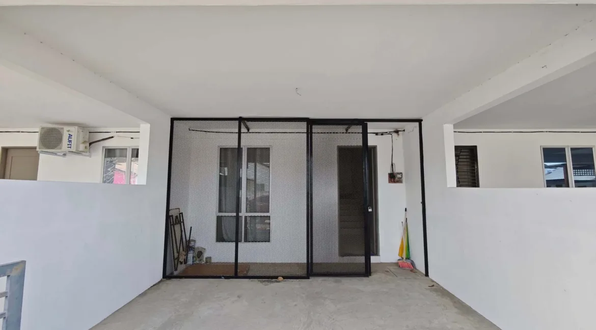 rumah-teres-dua-tingkat-untuk-dijual-seri-iskandar-perak-tengah-02