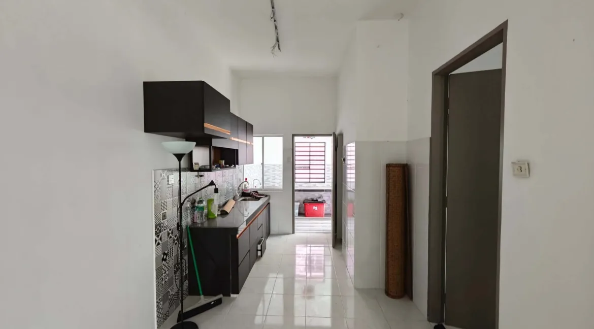 rumah-teres-dua-tingkat-untuk-dijual-seri-iskandar-perak-tengah-05