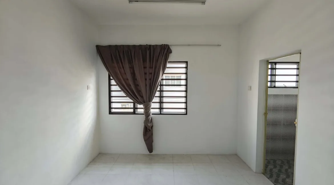rumah-teres-dua-tingkat-untuk-dijual-seri-iskandar-perak-tengah-13